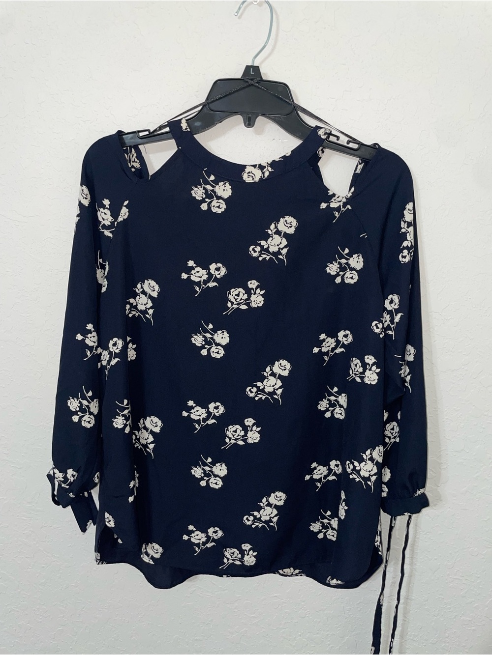 Alice + Olivia Navy Floral Cold-Shoulder Blouse